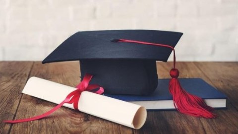 Məzunlar diplomlarını ala bilmir - Dövlət qulluğuna qəbulda PROBLEM