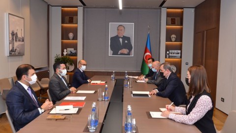 Ceyhun Bayramov İƏT rəsmisi ilə görüşdü
