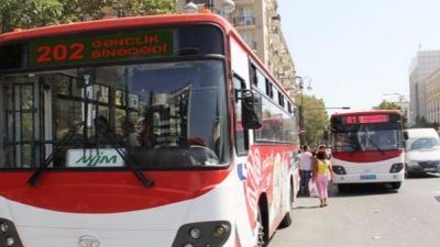 Avtobusun şüşələri sıxlıqdan sınıb? - Rəsmi cavab