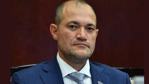 Deputatlar: “Dövlət qurumlarının işləyəni də var, yola verəni də”