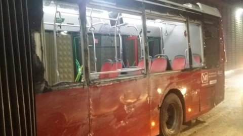 Yük maşını dörd avtomobil və avtobusa ÇIRPILDI -FOTOLAR