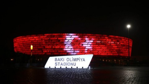 Türkiyə bayrağı Bakı Olimpiya Stadionunda 
