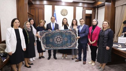 Qənirə Paşayeva özbəkistanlı nazirlə - FOTOLAR