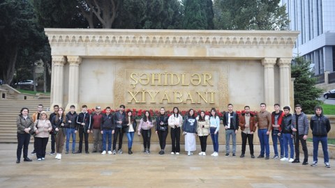 Tələbələr şəhidləri yad etdilər
