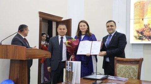Qənirə Paşayeva “Fəxri professor” adını aldı