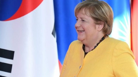 Merkeldən 175 milyonluq vaksin açıqlaması