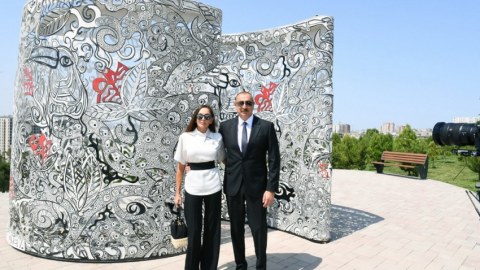 Prezident və xanımı Şamaxı Gənclər Parkında
