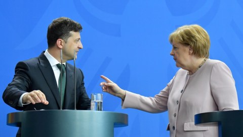 Zelenski və Merkel Donbası müzakirə etdi