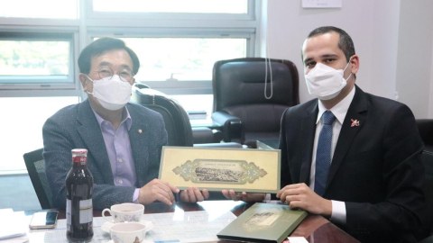 Diaspor üzvlərimiz koreyalı deputatla görüşdü