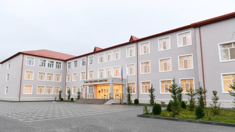 Dövlət başçısı və Birinci vitse-prezident məktəbin açılışında