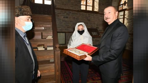 İlham Əliyev və Mehriban Əliyeva Lahıc MƏSCİDİNDƏ - YENİLƏNİB