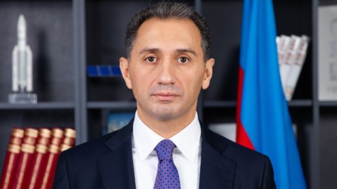 Rövnəq Abdullayevi nazir əvəz etdi