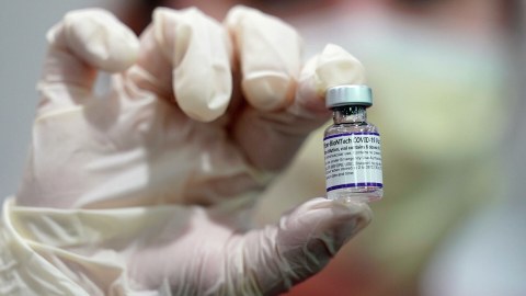 “Pfizer”in yaradıcısı: “Koronavirus idarə edilə bilən virus olacaq”
