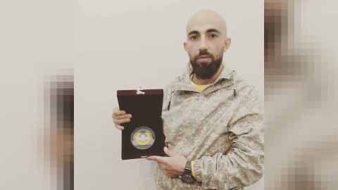 Hikmət Mirzəyevin büstünü hazırlayıb özünə təqdim etdi - FOTO
