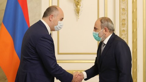 Gürcüstanın müdafiə naziri Ermənistana GETDİ
