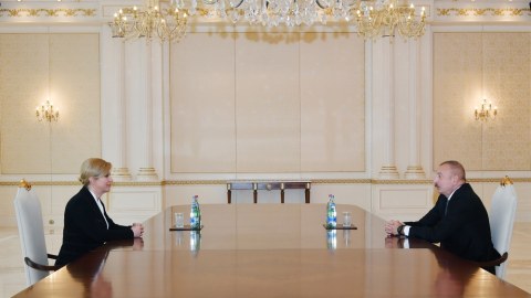 İlham Əliyev Xorvatiyanın sabiq prezidentini qəbul edib