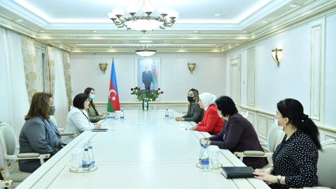 Spiker türkiyəli deputatlarla görüşdü