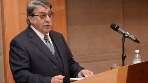 Prezident 75 yaşlı məmuru təltif etdi
