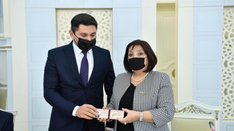 Qazimiz parlamentdə işlə təmin olundu