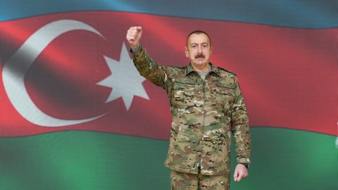 Qalibiyyət formulu: Dahi sərkərdə, dəmir yumruq, əzmkar xalq