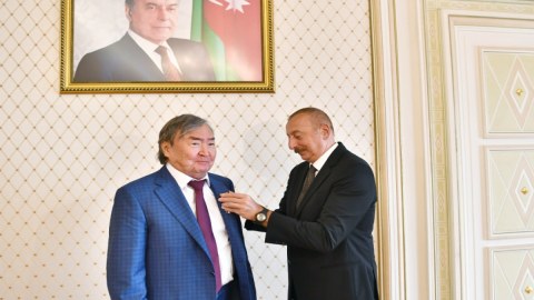 Oljas Süleymenov İlham Əliyevi təbrik etdi