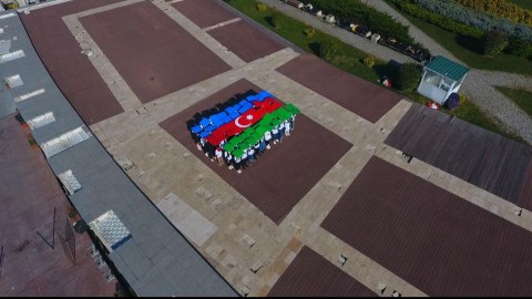 Tbilisidə Zəfər Günü fləşmobu - FOTO