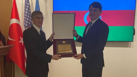 Əziz Sancara prezidentin "Fəxri Diplom"u təqdim olundu