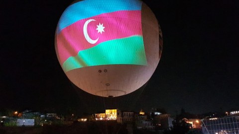 Azərbaycan Bayrağı Tbilisi səmasında - FOTO