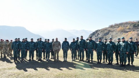 Prezidentin Şuşada hərbçilərlə görüşündən FOTOLAR