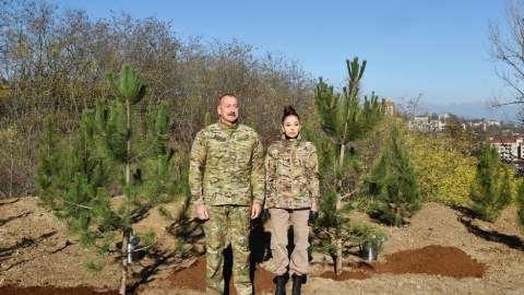 Prezident və birinci xanım Cıdır düzündə ağac əkdilər - FOTOLAR