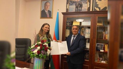 Deputatdan Rəsulzadənin nəvəsinə TƏBRİK