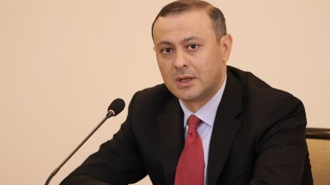 Qriqoryan: “Azərbaycanlılar bu yoldan istifadə etsə, bizə rüsum ödəyəcək”