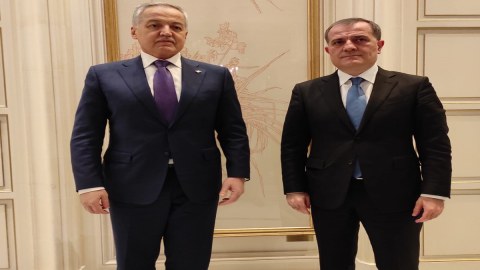 Ceyhun Bayramov tacikistanlı həmkarı ilə görüşdü