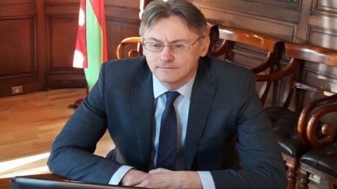 Lukaşenko Fransadakı səfiri azad etdi