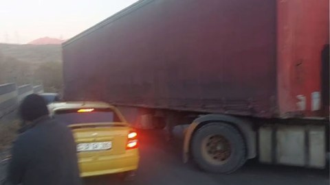 İran yük maşını Gorus-Qafan yolunda xarab oldu - Yol bağlandı