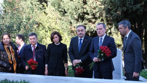 Ceyhun Bayramov Tobçubaşovun nəvəsinin məzarında - FOTOLAR