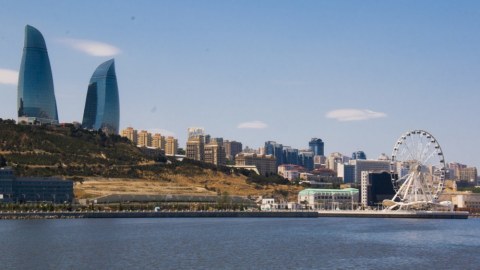 Bulvarda dənizə düşən şəxs XİLAS EDİLDİ