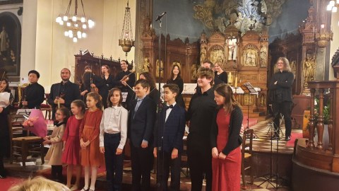 6 yaşlı musiqiçi Parisdəki KONSERTDƏ