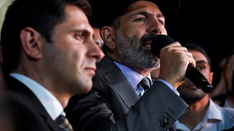 Ermənistanın yeni müdafiə naziri adam bıçaqlayıb