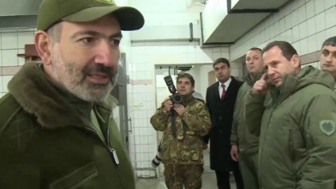Müdafiə nazirini dəyişən Paşinyana daha general lazım deyil - ŞƏRH  