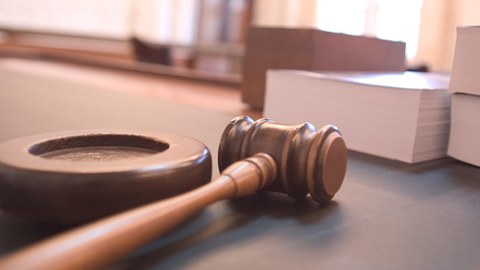 Gözətçini öldürən polisin MƏHKƏMƏSİDİ
