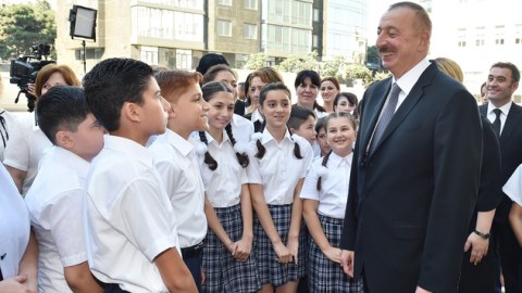 İlham Əliyev uşaqları təbrik etdi