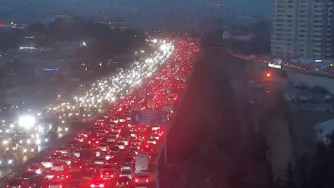 Bakı-Sumqayıt yolunda TIR aşdı - Uzun tıxac yarandı