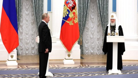 Putin Patriarxa Rusiyanın ən ali ordenini verdi