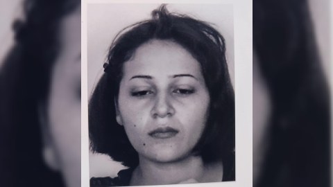 20 yaşlı qız itkin düşdü