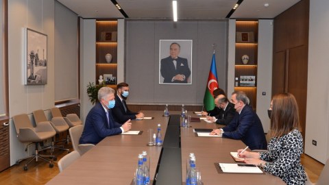 Nazir Argentina səfirilə görüşdü