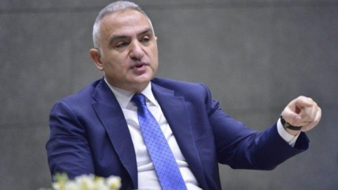 Türkiyəli nazir Azərbaycana gəlir