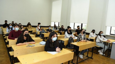 Bu universitetdə 100-dən çox tələbə koronavirusa YOLUXUB