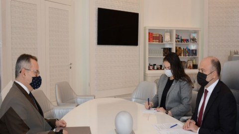 Nazir Yunanıstan səfiri ilə görüşüb