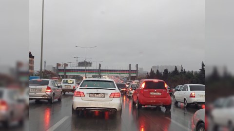 Bakı-Sumqayıt yolunda uzun TIXAC